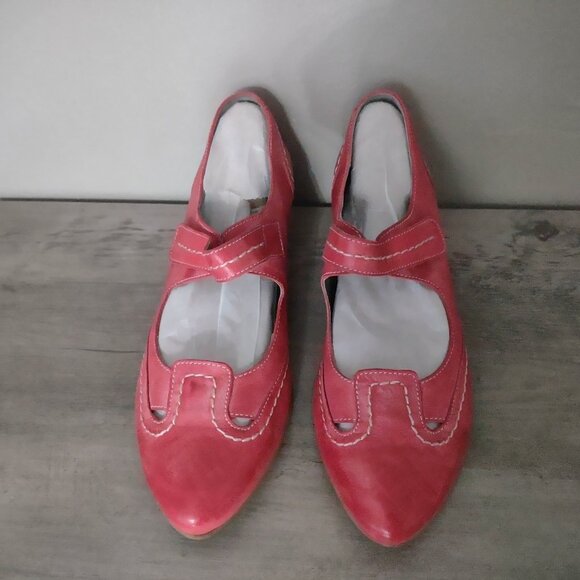 Fidji red leather mary jane pumps - low heel - EUC - size 38.5 - size 8.5 - Picture 1 of 8